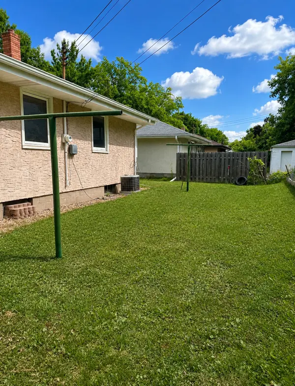 1600 Suburban AVE, Saint Paul, MN 55106