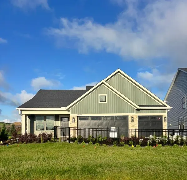 3743 Holbrook WAY, Waconia, MN 55387