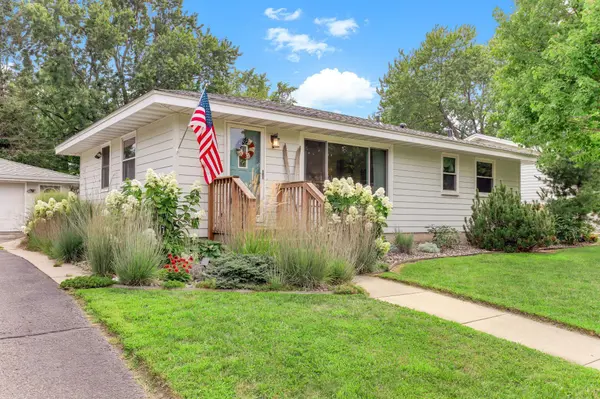 8502 Upper 206th ST W, Lakeville, MN 55044