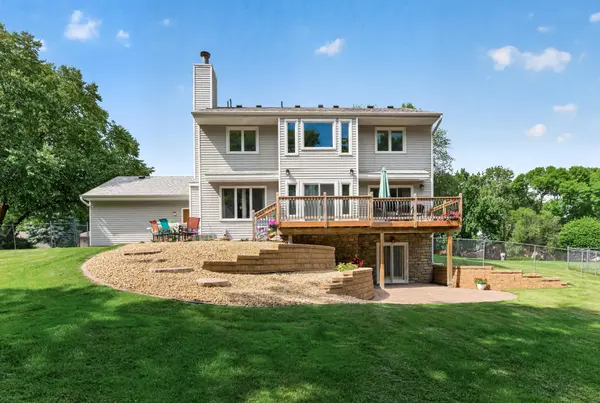 18425 Harrogate DR, Eden Prairie, MN 55346