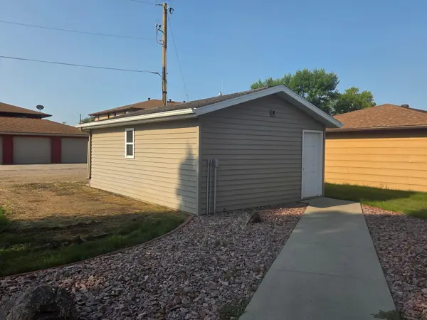 311 4th AVE N, Wahpeton, ND 58075