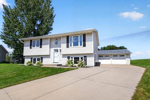 1910 3rd AVE NE, Stewartville, MN 55976
