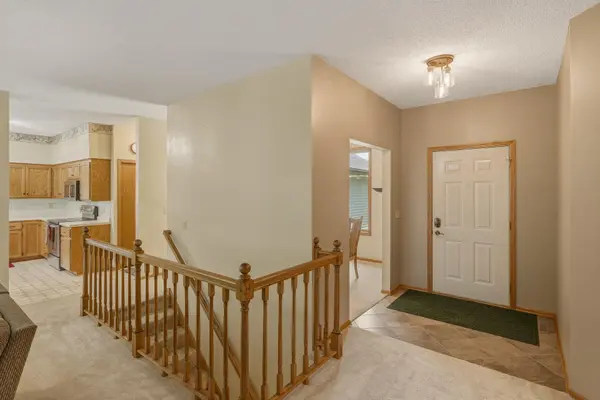6973 4th Street CIR N, Oakdale, MN 55128