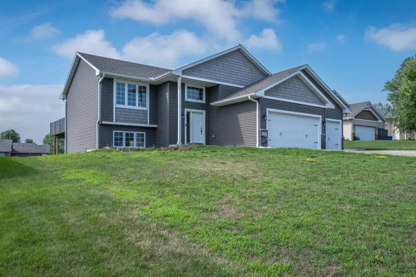 818 Rose CT, Somerset, WI 54025