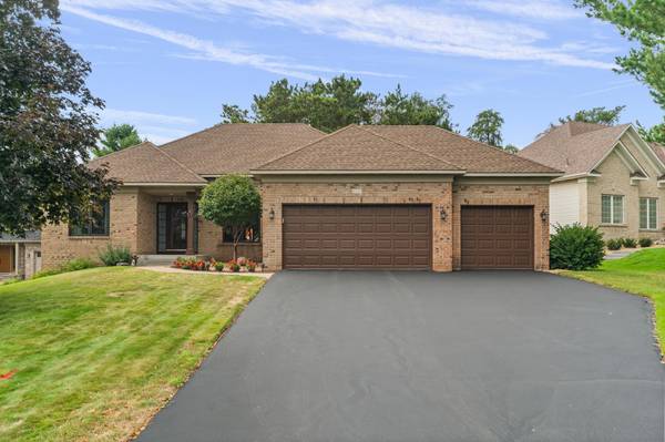 2221 White Pine CT, Hudson, WI 54016