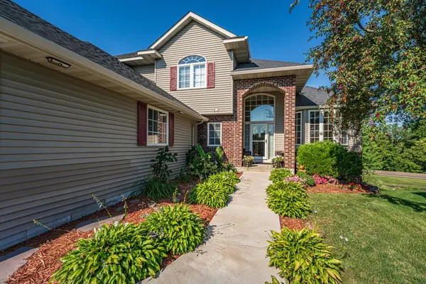 852 Bridle Creek DR, Jordan, MN 55352