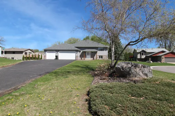 7818 Davidson CT, Inver Grove Heights, MN 55076