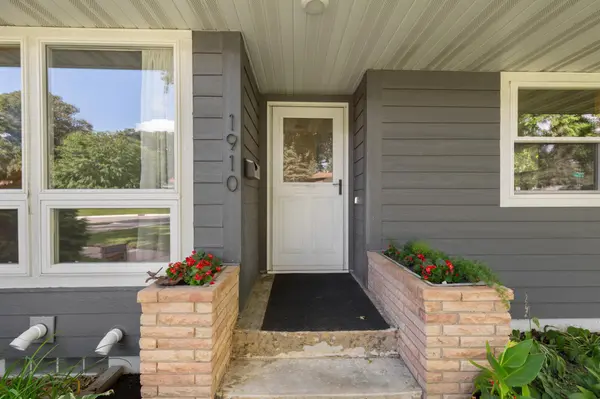 1910 Linn DR, Owatonna, MN 55060