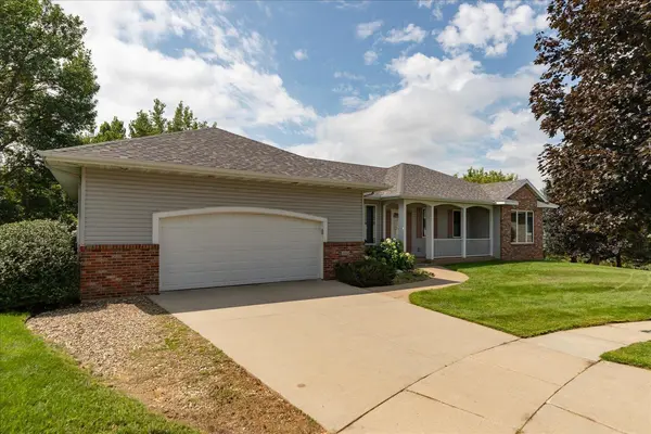 2810 Sunset LN NE, Rochester, MN 55906