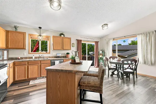 926 Steamboat LN, Montrose, MN 55363