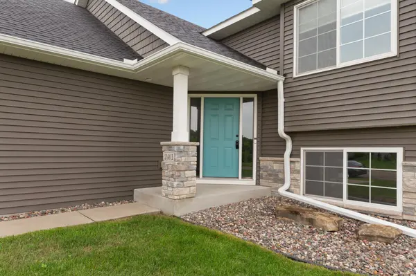 2401 Foxtail LN, Faribault, MN 55021