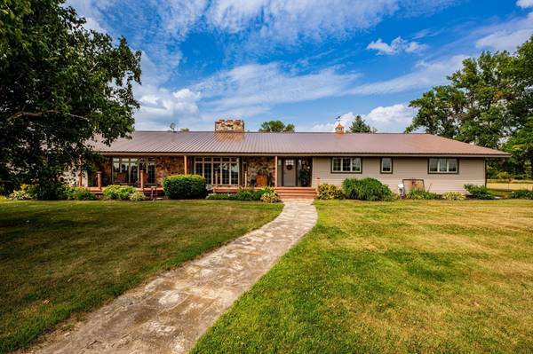 8005 HWY 32, Gwinner, ND 58040