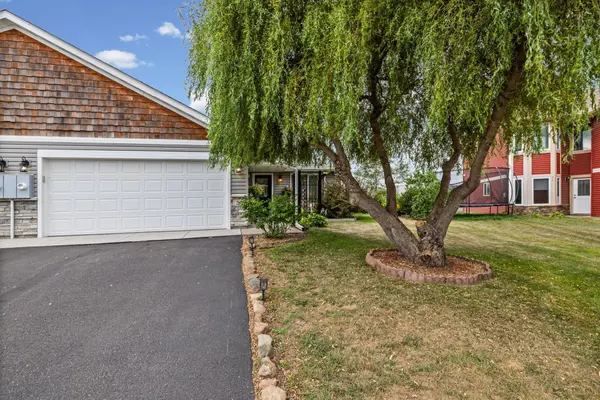 53 Meadowlark LN, Hudson, WI 54016