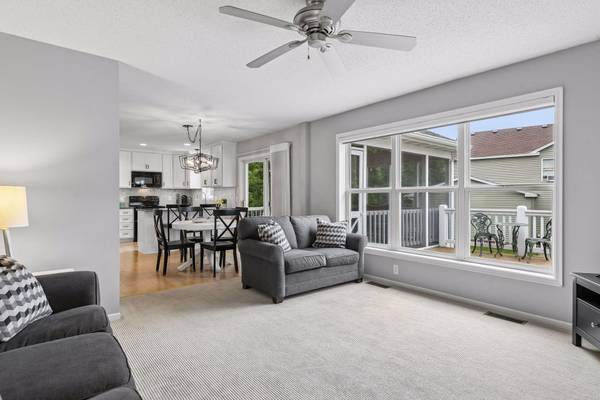 957 Lake Ridge Bay, Woodbury, MN 55129