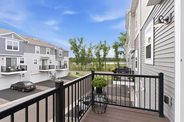 2864 Lexington PL N, Roseville, MN 55113