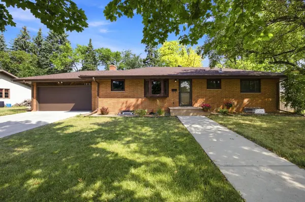1010 22nd AVE S, Moorhead, MN 56560