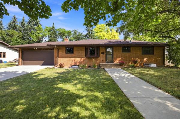 1010 22nd AVE S, Moorhead, MN 56560
