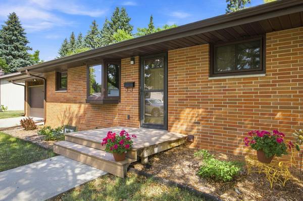 1010 22nd AVE S, Moorhead, MN 56560