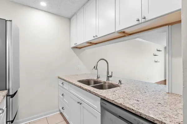 6016 Golden Valley RD, Golden Valley, MN 55422