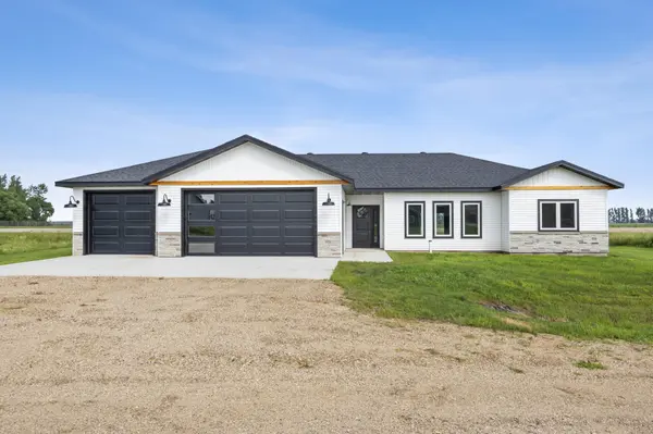 106 Pine DR, Hankinson, ND 58041