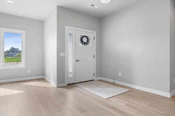 106 Pine DR, Hankinson, ND 58041