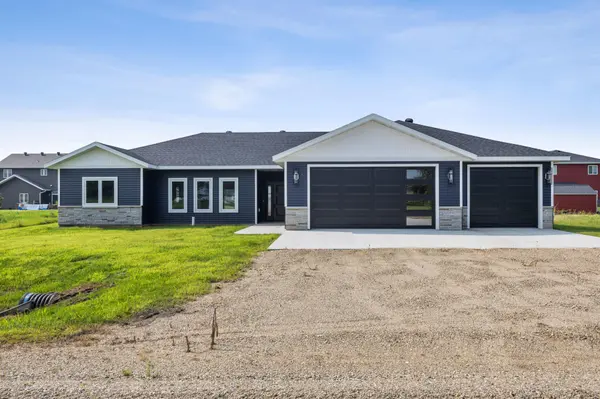 301 Pine DR, Hankinson, ND 58041