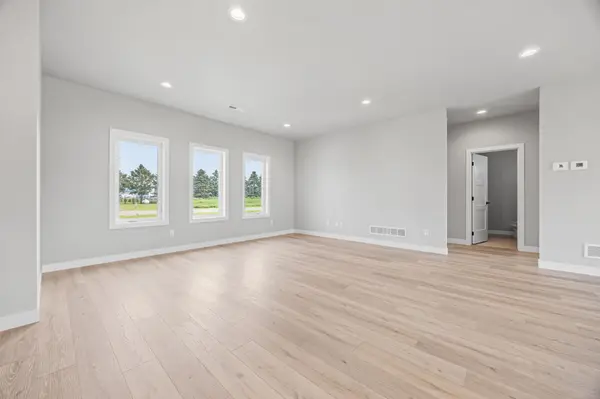 301 Pine DR, Hankinson, ND 58041