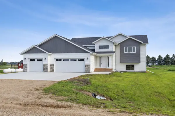 300 Prairie DR N, Hankinson, ND 58041