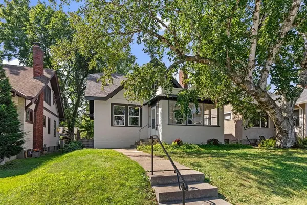 1438 Stanford AVE, Saint Paul, MN 55105