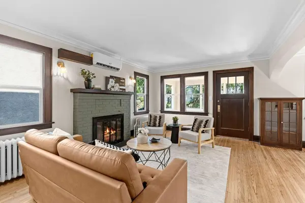 1438 Stanford AVE, Saint Paul, MN 55105
