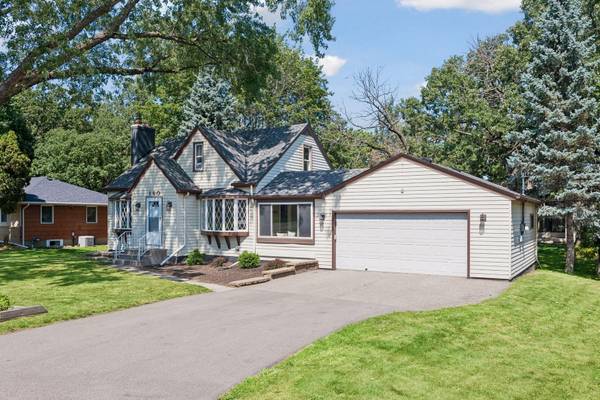 160 Mission LN, Bloomington, MN 55420