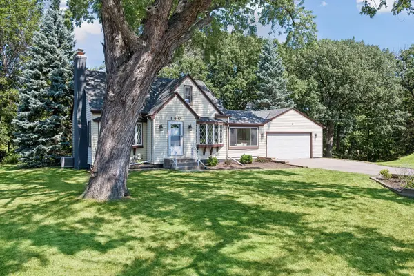 160 Mission LN, Bloomington, MN 55420