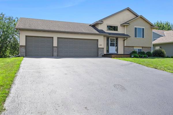 213 Douglas DR, Waverly, MN 55390