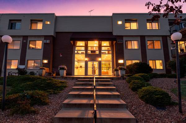 2801 Flag AVE N #204, New Hope, MN 55427