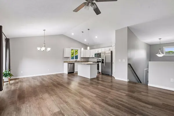 540 Lois LN, Lino Lakes, MN 55014