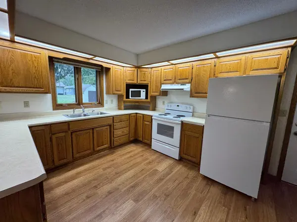 500 Deschepper ST, Marshall, MN 56258