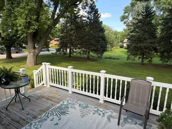 519 5th ST NW, Renville, MN 56284