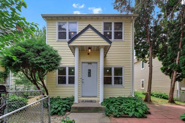 896 4th ST E, Saint Paul, MN 55106