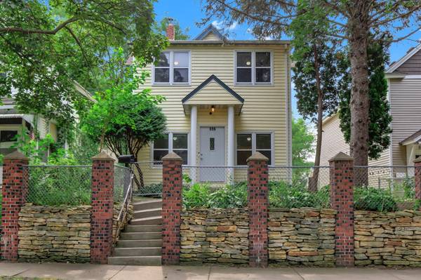 896 4th ST E, Saint Paul, MN 55106