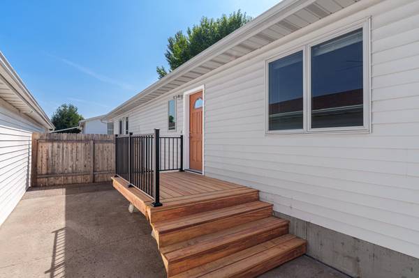 2017 32nd AVE S, Fargo, ND 58103