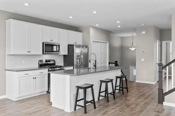 6992 Huckleberry DR, Minnetrista, MN 55331