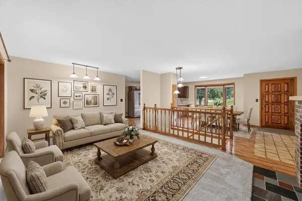 7712 Riverdale DR N, Brooklyn Park, MN 55444