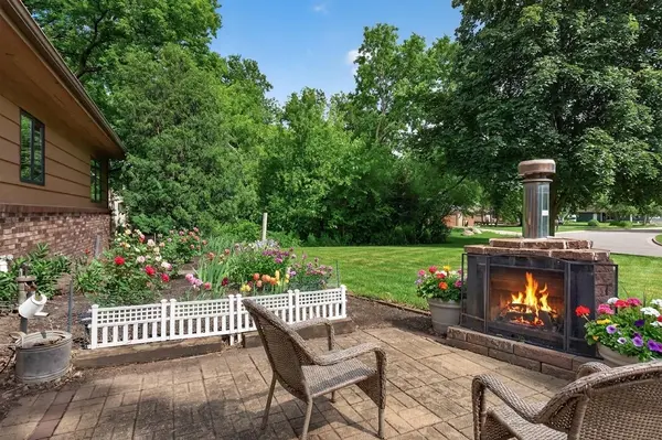 7712 Riverdale DR N, Brooklyn Park, MN 55444