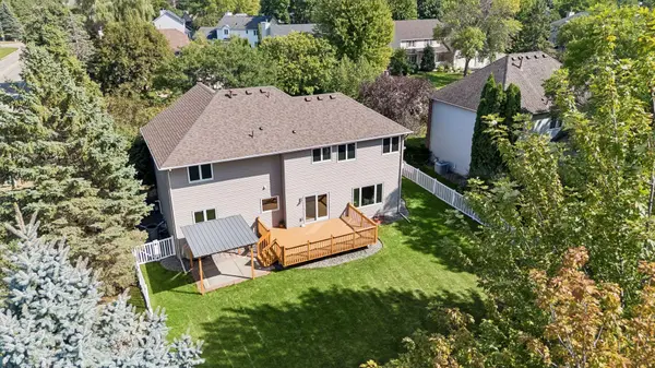 3925 Urbandale LN N, Plymouth, MN 55446