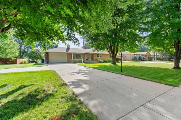 2823 Silver Lake RD NE, Saint Anthony, MN 55418