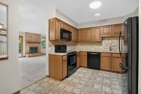 7055 Robinwood TRL, Woodbury, MN 55125
