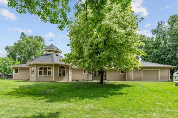 719 Park AVE, Hamburg, MN 55339
