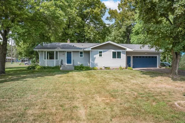 727 Tanglewood DR, Shoreview, MN 55126