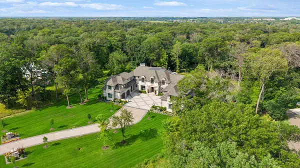 14 Cherrywood CIR, North Oaks, MN 55127