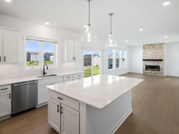 8864 Binder WAY, Woodbury, MN 55129